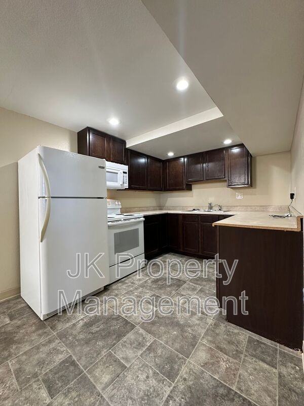 1725 15th Ave S #B - Photo 5 of 17