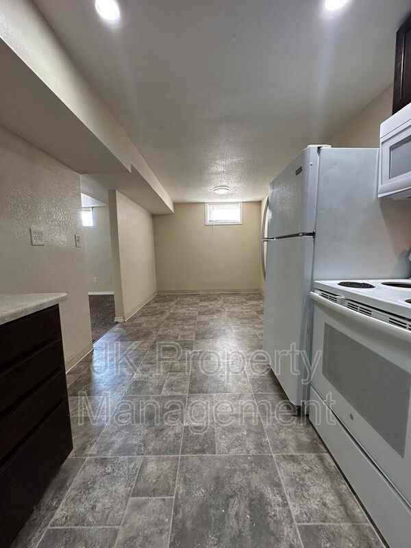 1725 15th Ave S #B - Photo 6 of 17