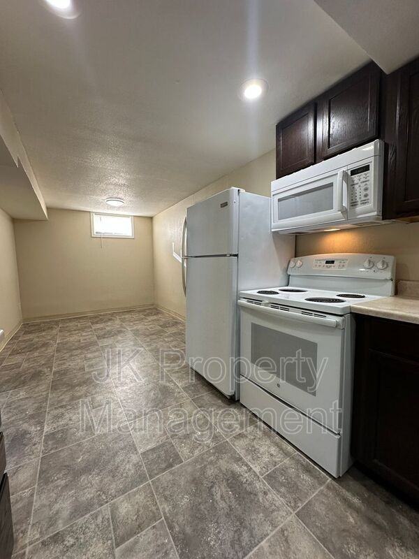 1725 15th Ave S #B - Photo 7 of 17