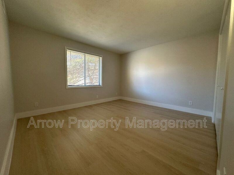 3331 Holdrege St #10 - Photo 4 of 7