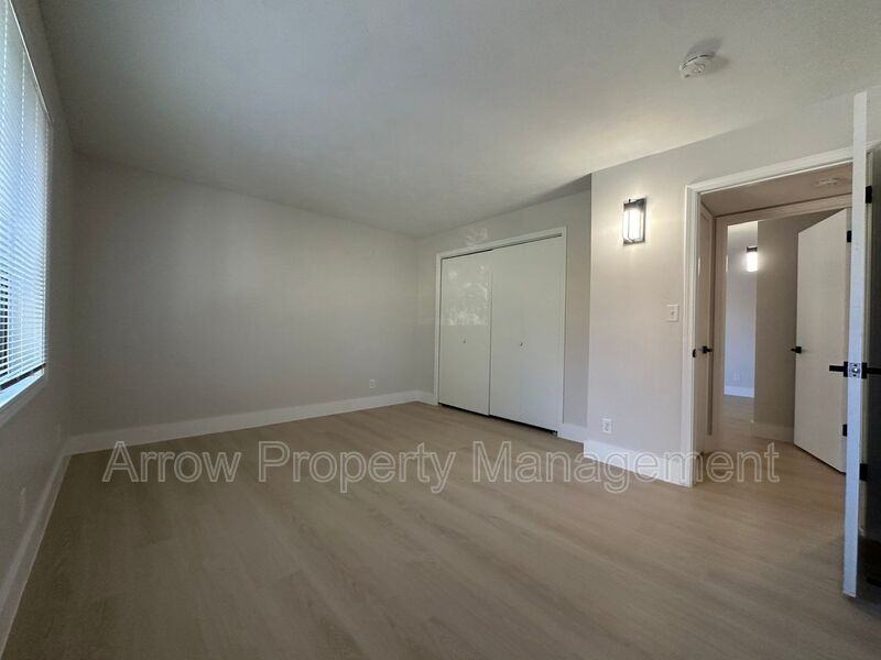 3331 Holdrege St #10 - Photo 6 of 7