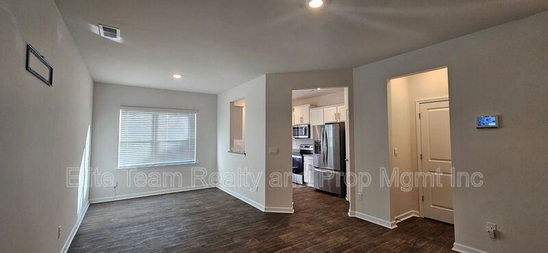 8017 Murray Branch Dr - Photo 2 of 25