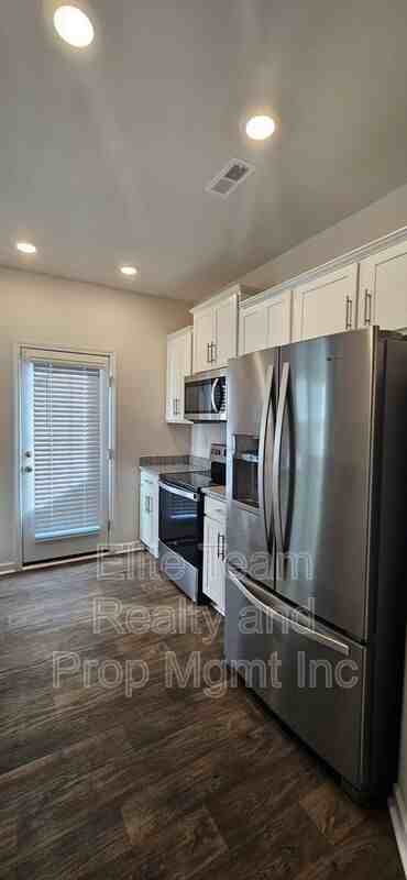 8017 Murray Branch Dr - Photo 3 of 25