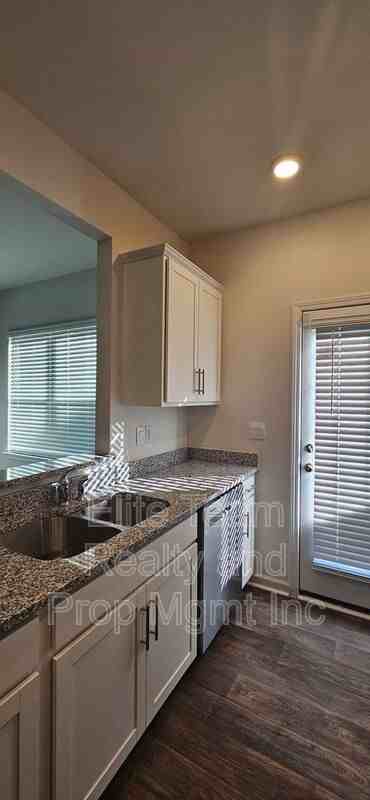 8017 Murray Branch Dr - Photo 4 of 25