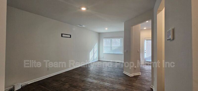 8017 Murray Branch Dr - Photo 5 of 25