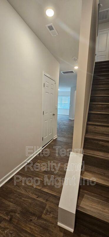 8017 Murray Branch Dr - Photo 7 of 25