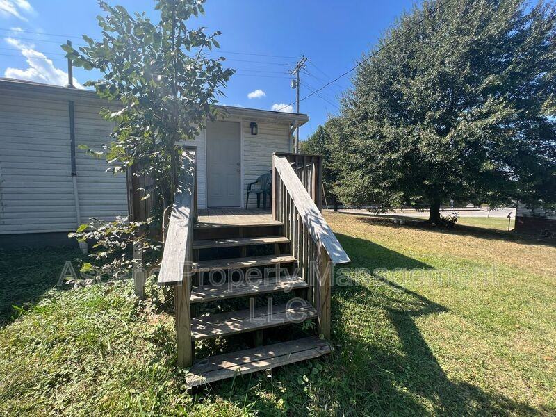 346 Julian Rd - Photo 3 of 31