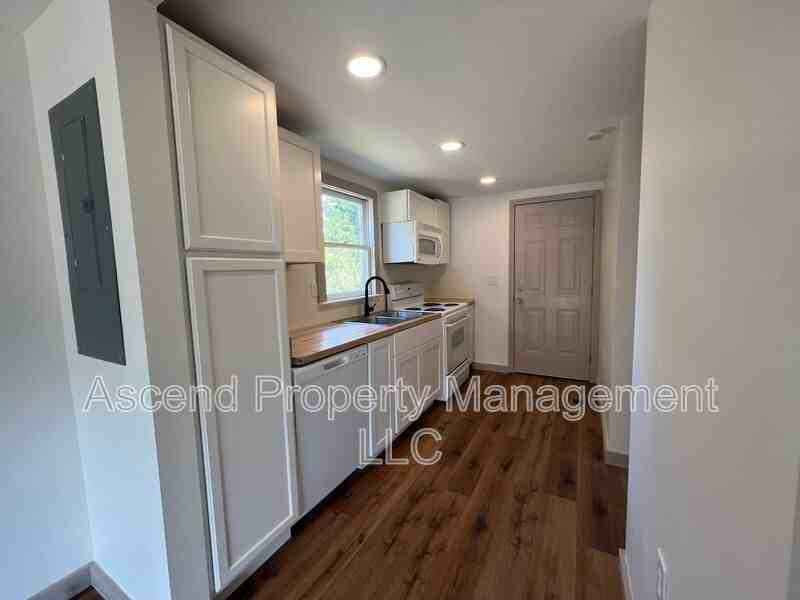 346 Julian Rd - Photo 4 of 31