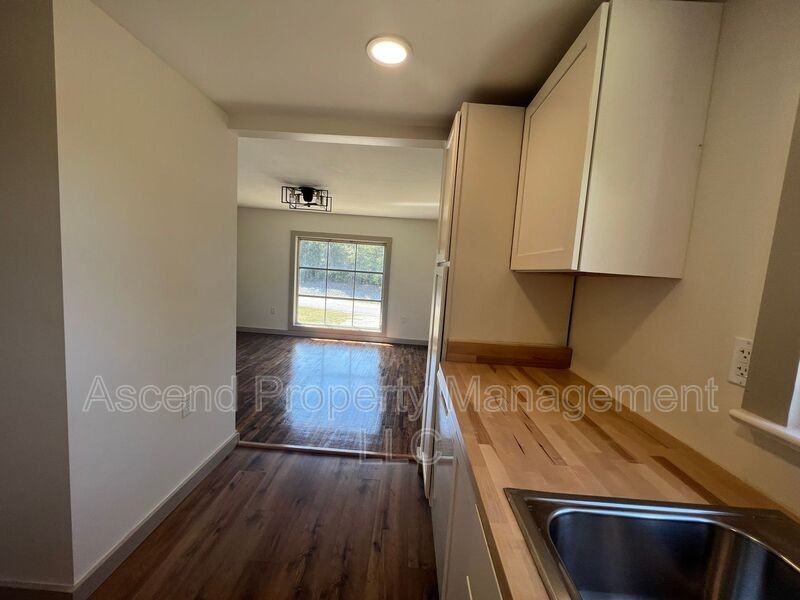 346 Julian Rd - Photo 5 of 31
