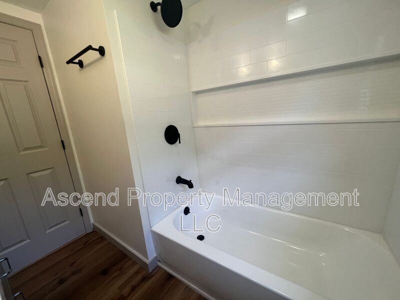 346 Julian Rd - Photo 7 of 31