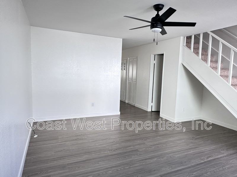 1174 Cypress Ave - Photo 3 of 23