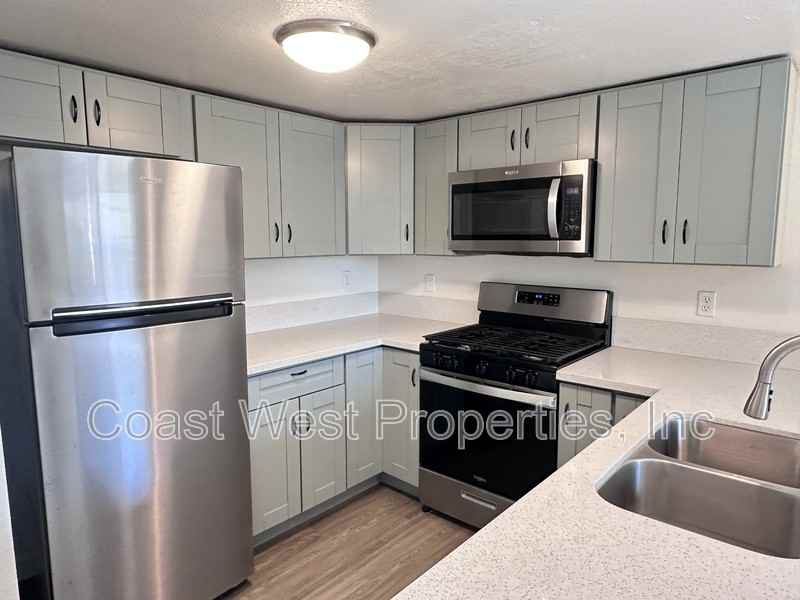 1174 Cypress Ave - Photo 7 of 23