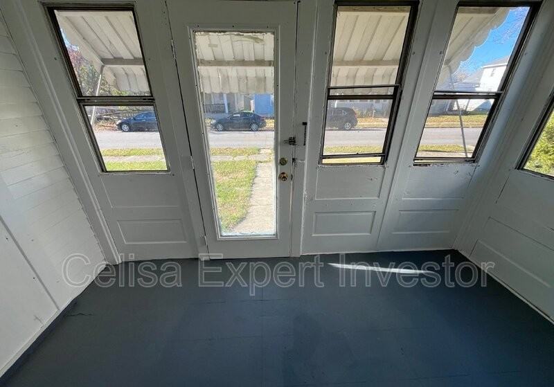 3125 S Harrison St - Photo 2 of 10