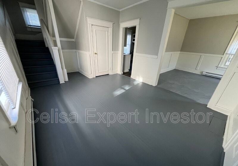 3125 S Harrison St - Photo 3 of 10