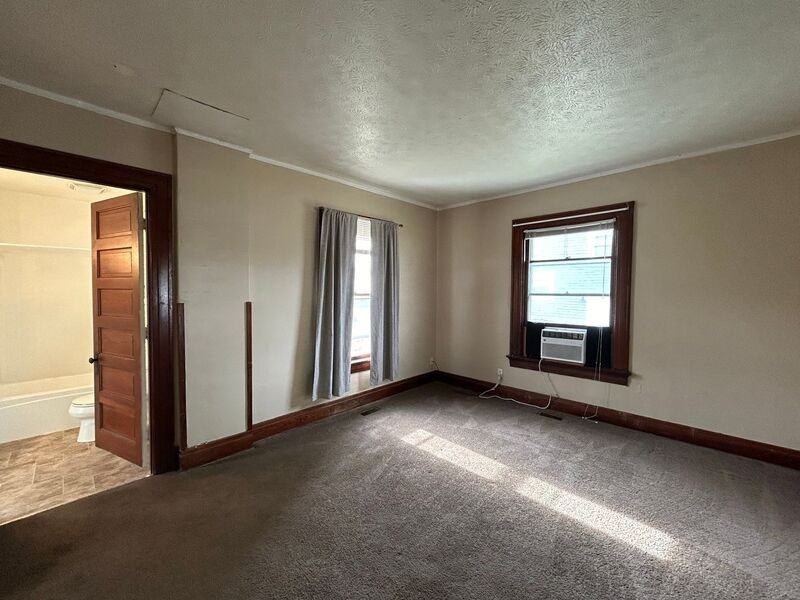 206 E Main St - Photo 2 of 12