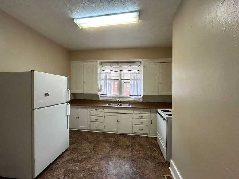 206 E Main St - Photo 3 of 12