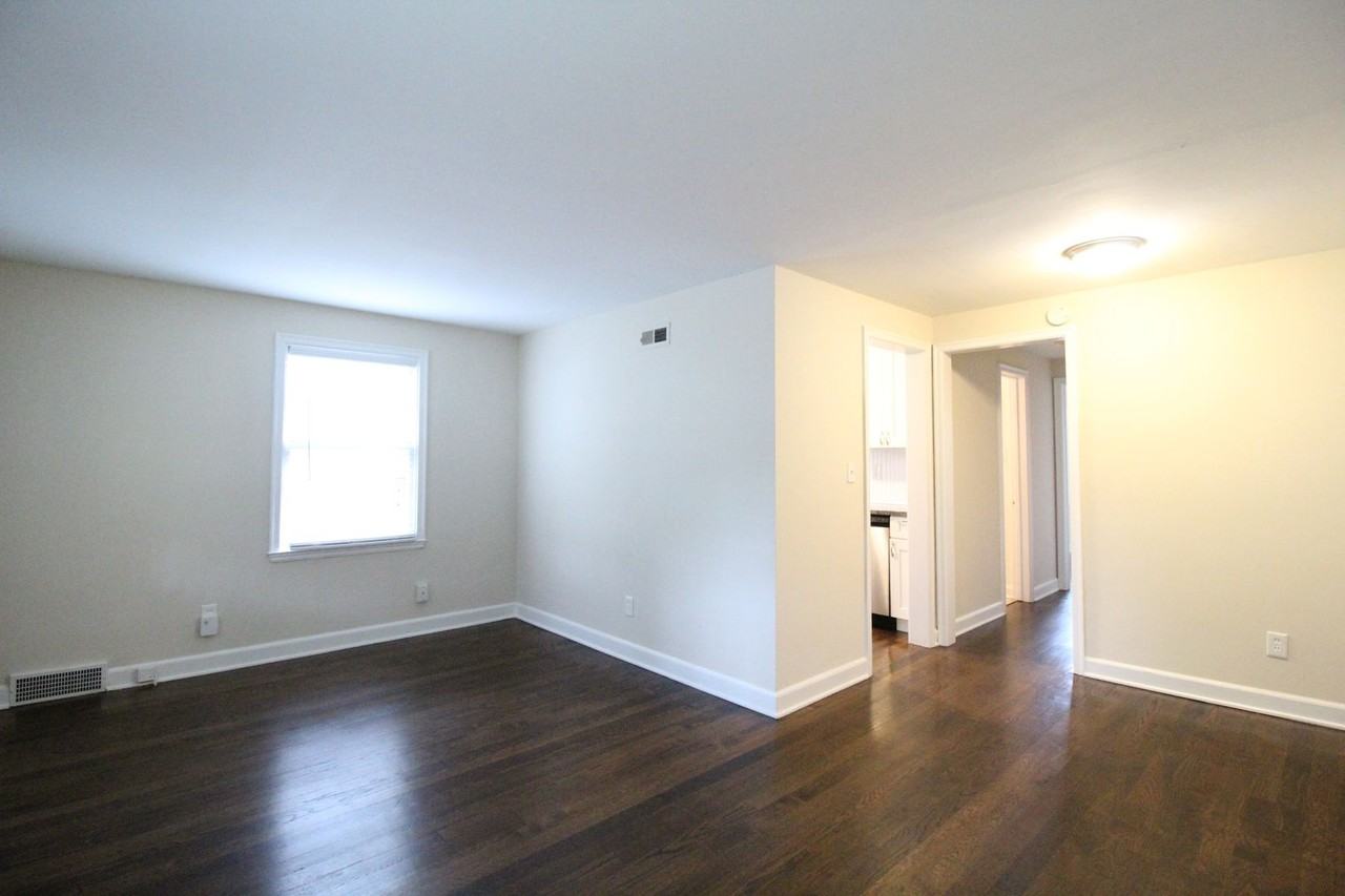 324 E 28th Ave - Photo 2 of 8