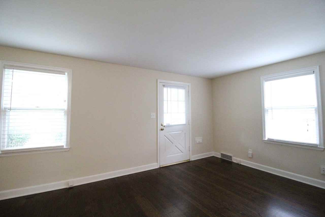 324 E 28th Ave - Photo 3 of 8