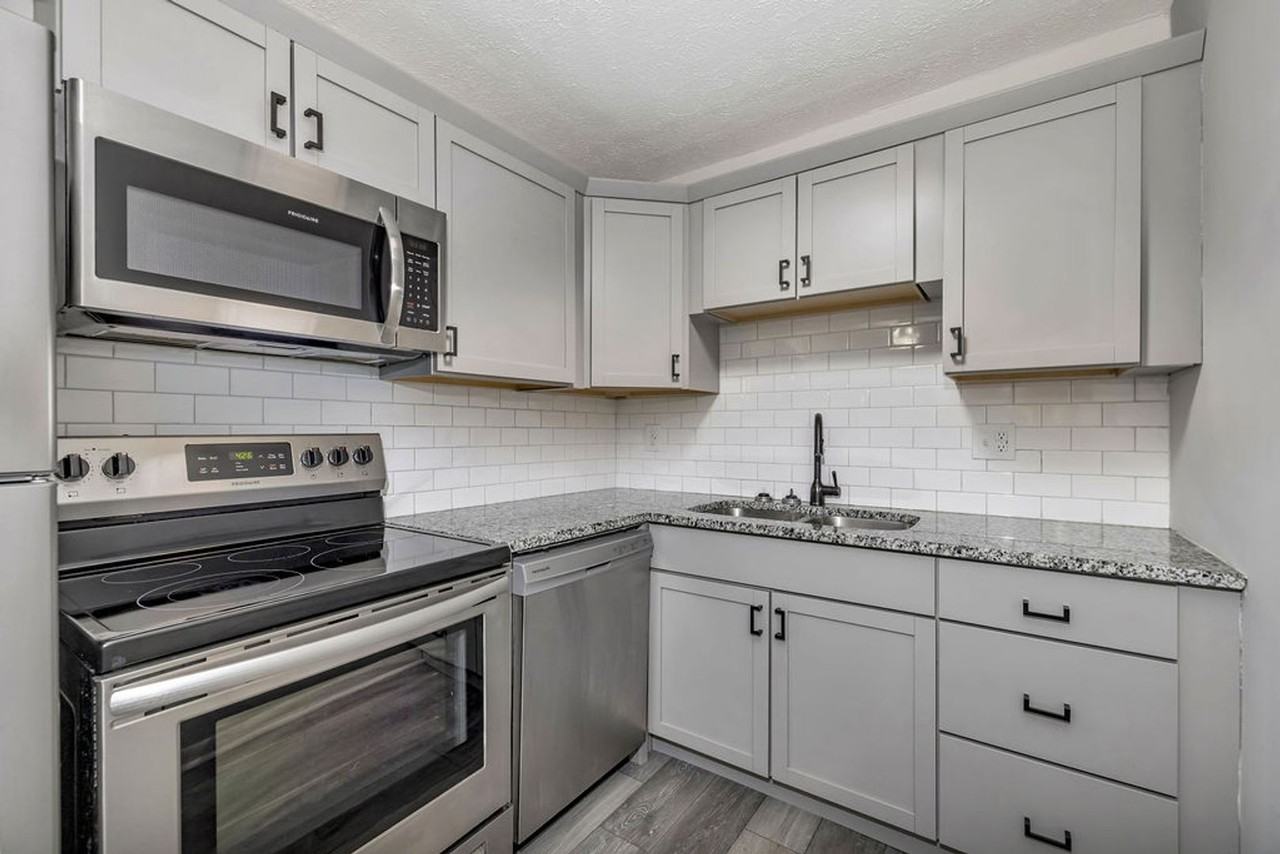 Delta Bend Apartments in Mount Lookout - Photo 5 of 18