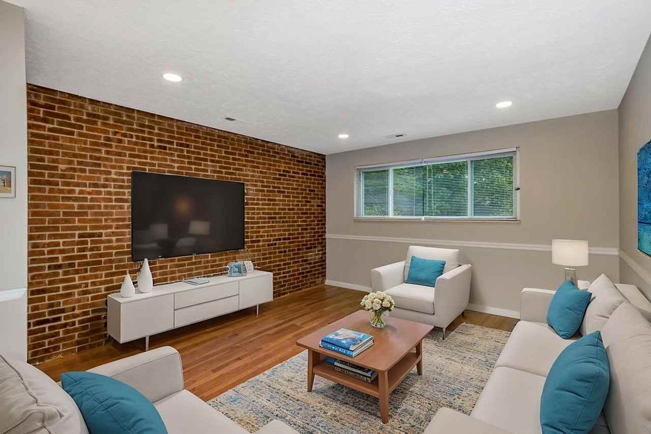 Delta Bend Apartments in Mount Lookout - Photo 2 of 18