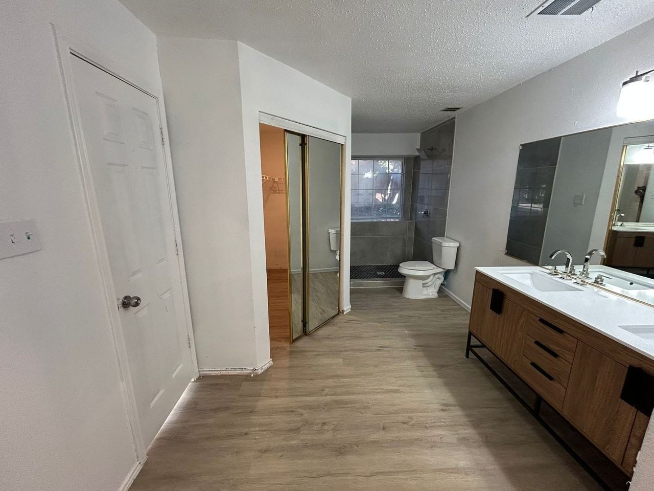 815 Shady Brook Ln - Photo 3 of 29