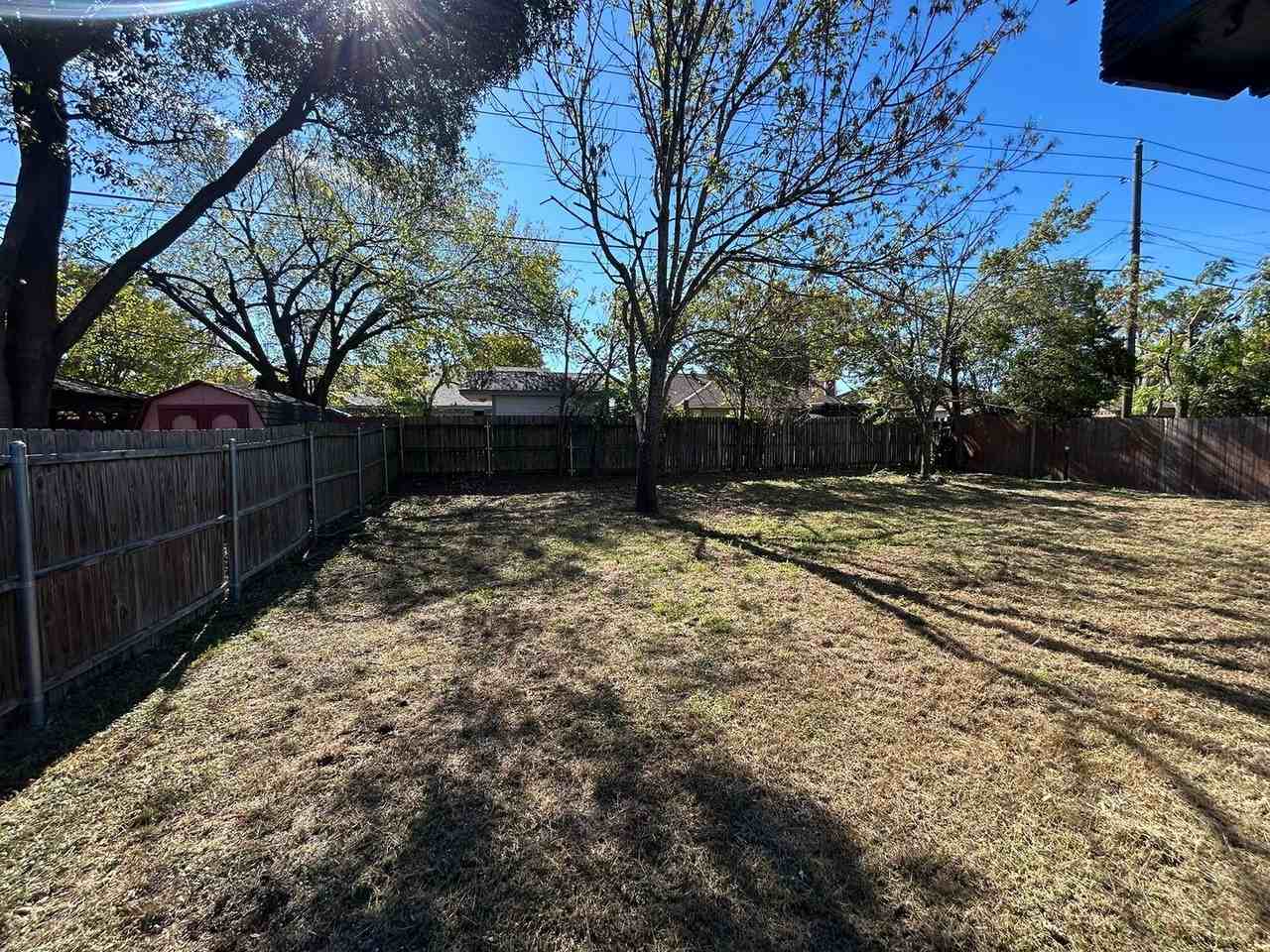 815 Shady Brook Ln - Photo 4 of 29