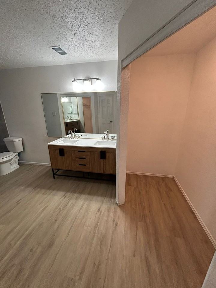 815 Shady Brook Ln - Photo 5 of 29