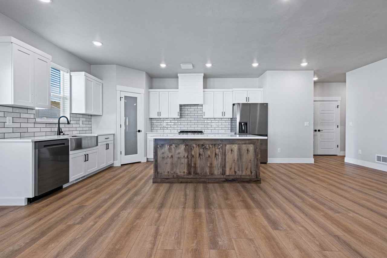 529 S Cutler Ave - Photo 2 of 30