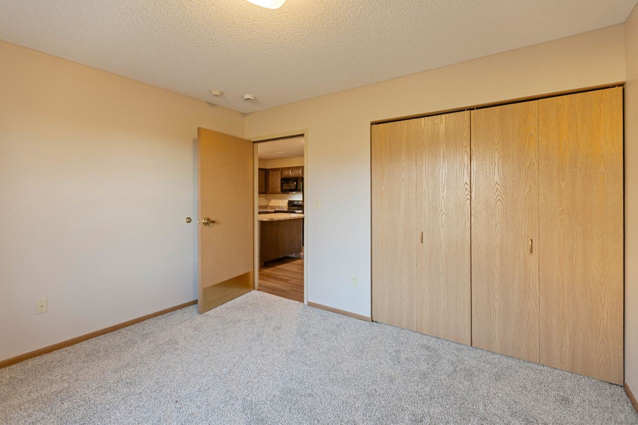 Kenyon Garden Apartments - Photo 4 of 25