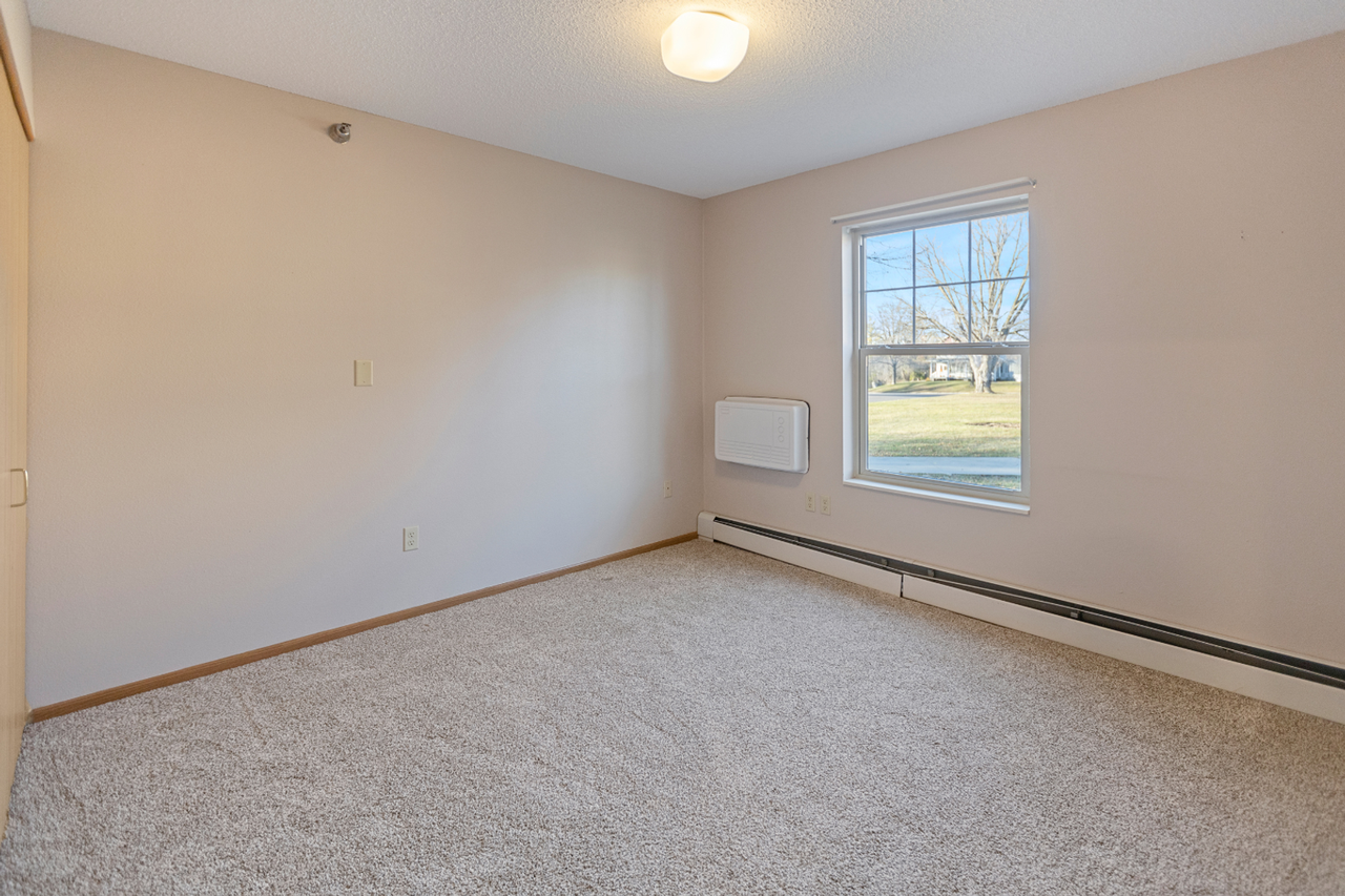 Kenyon Garden Apartments - Photo 5 of 25