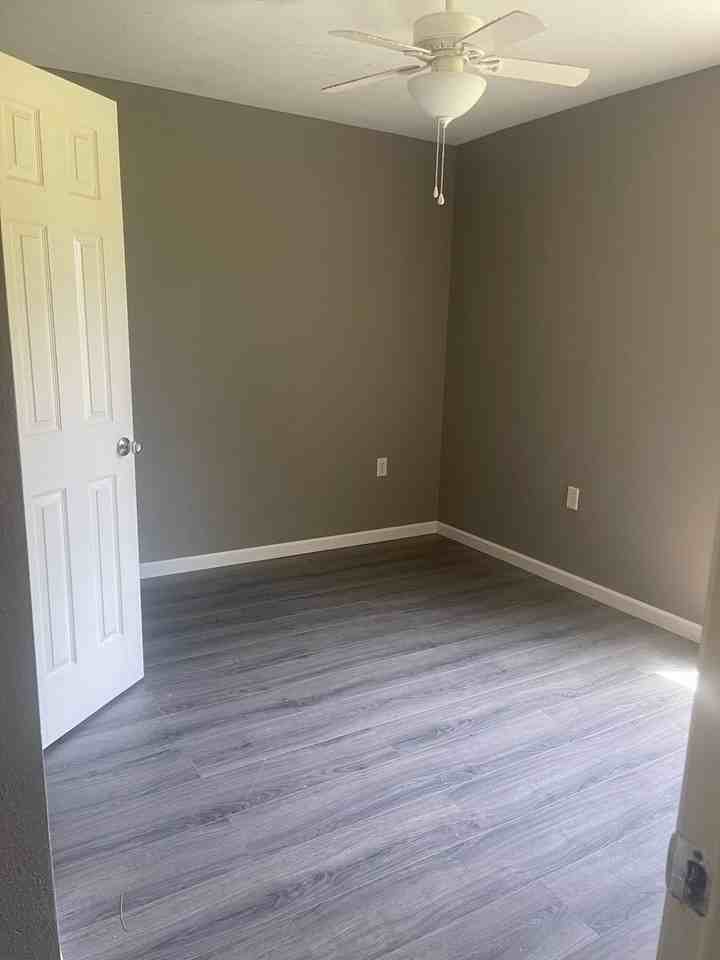 107 Hardwood Rd - Photo 2 of 4