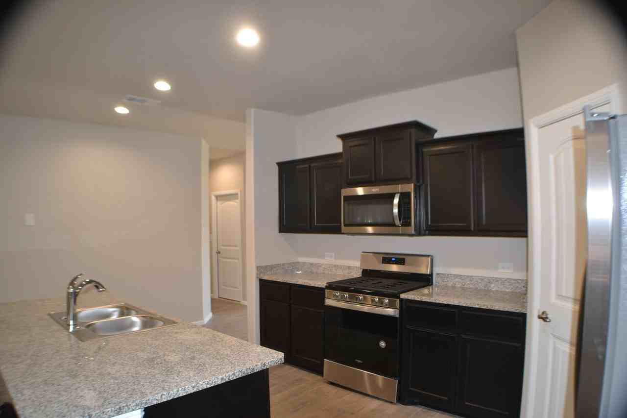 7541 Orion Rd - Photo 2 of 32