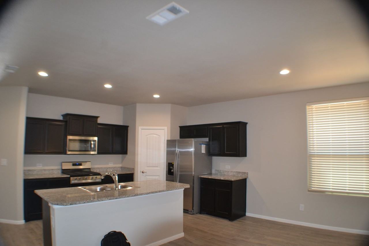 7541 Orion Rd - Photo 3 of 32