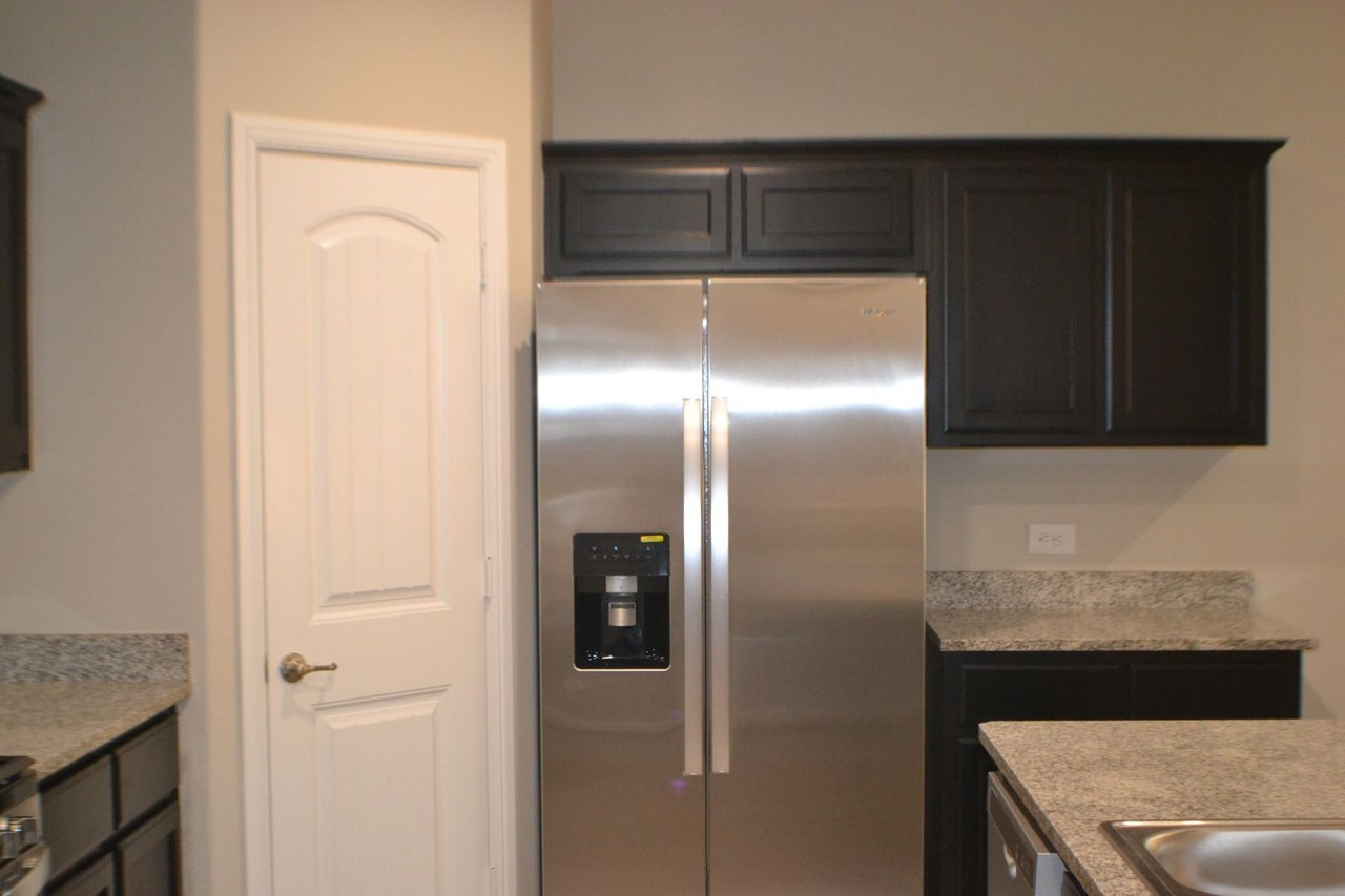 7541 Orion Rd - Photo 5 of 32