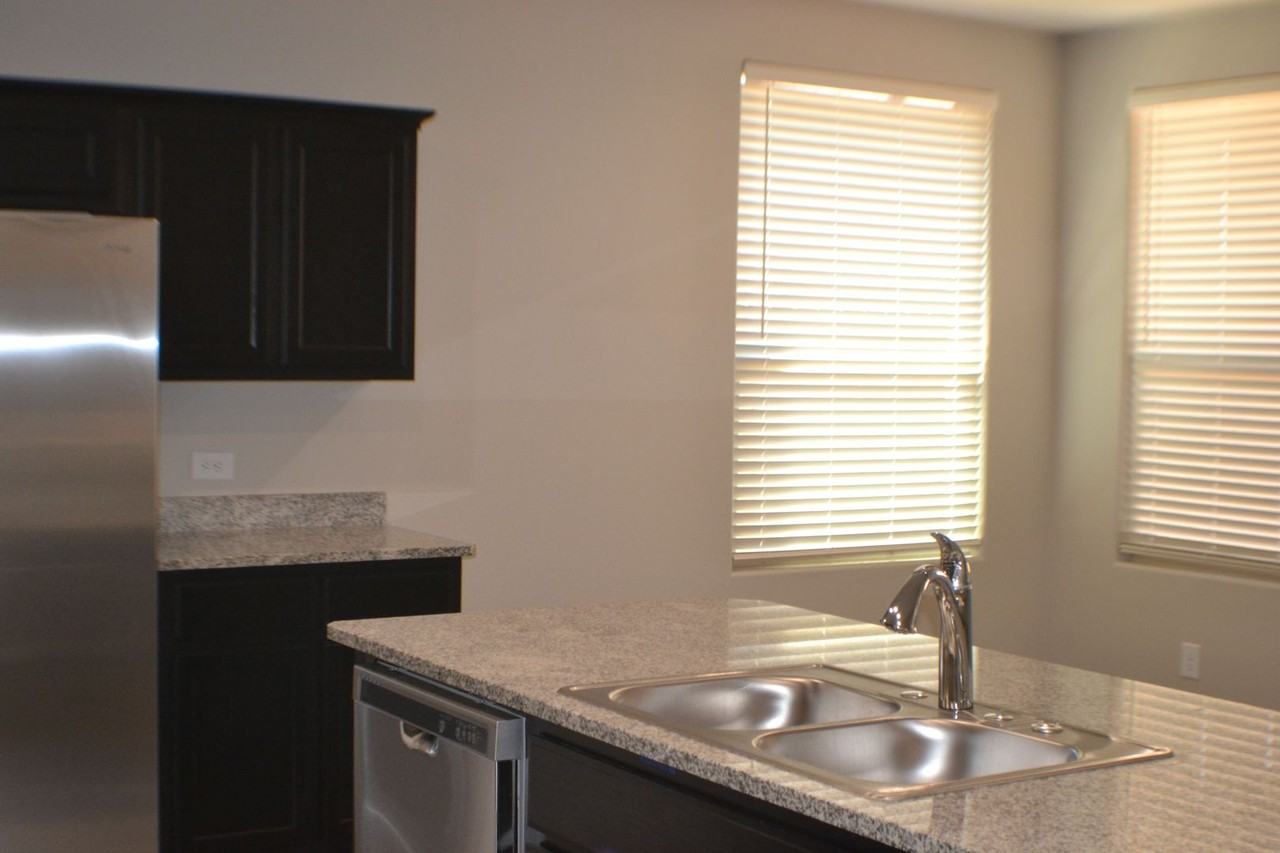 7541 Orion Rd - Photo 6 of 32