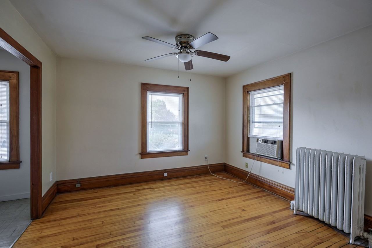 4821 Underwood Avenue - Photo 3 of 15