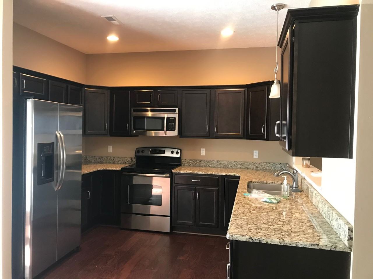 214 Capital St - Photo 3 of 12