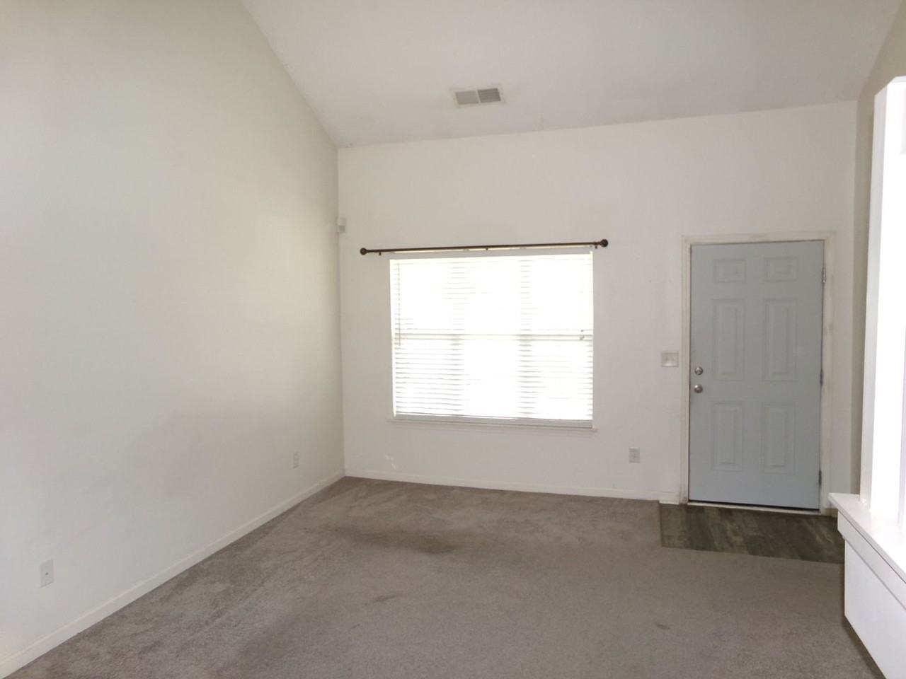 211 Malamute Ln - Photo 4 of 19