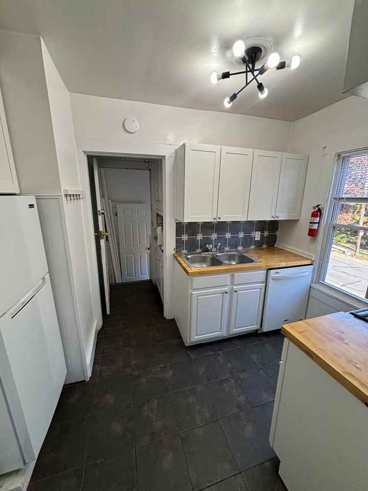 2091 Iuka Ave #B - Photo 2 of 13