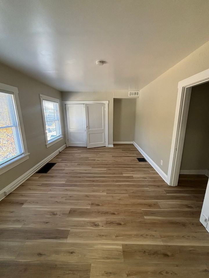 2091 Iuka Ave #B - Photo 3 of 13