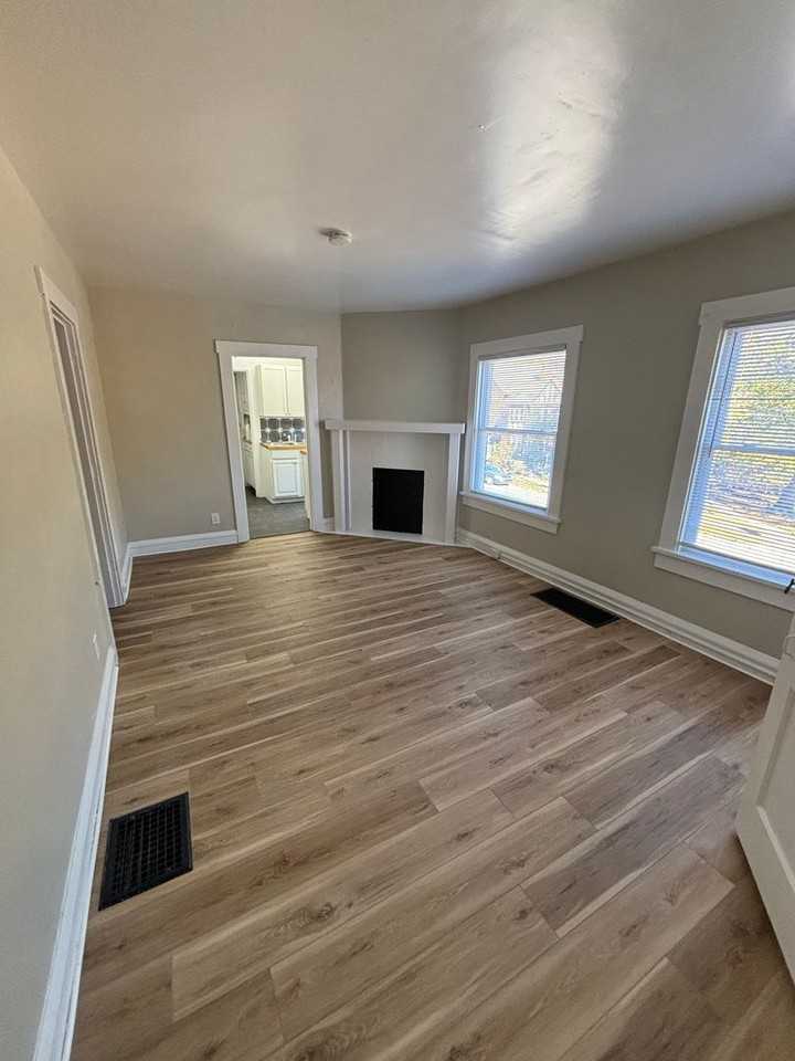 2091 Iuka Ave #B - Photo 4 of 13