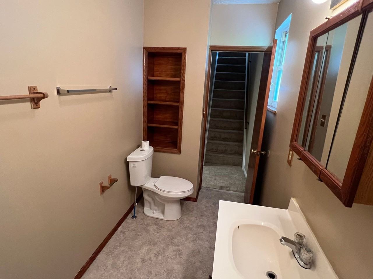 724 Taylor St - Photo 2 of 10