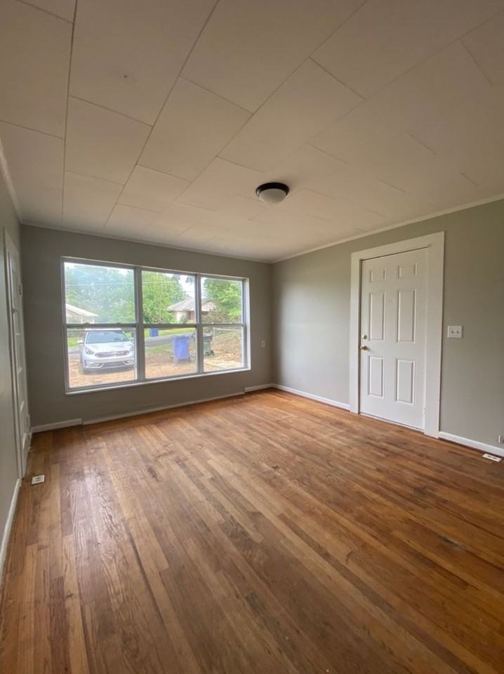 1006 Patterson St - Photo 3 of 9