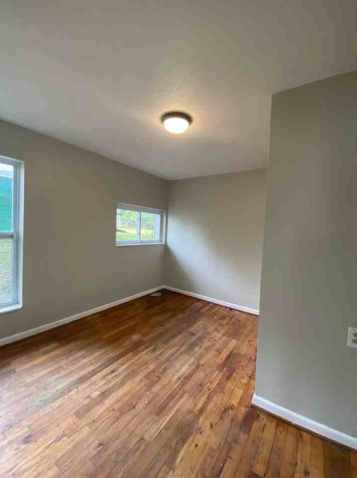 1006 Patterson St - Photo 4 of 9