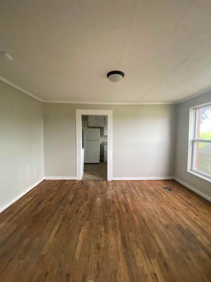 1006 Patterson St - Photo 5 of 9