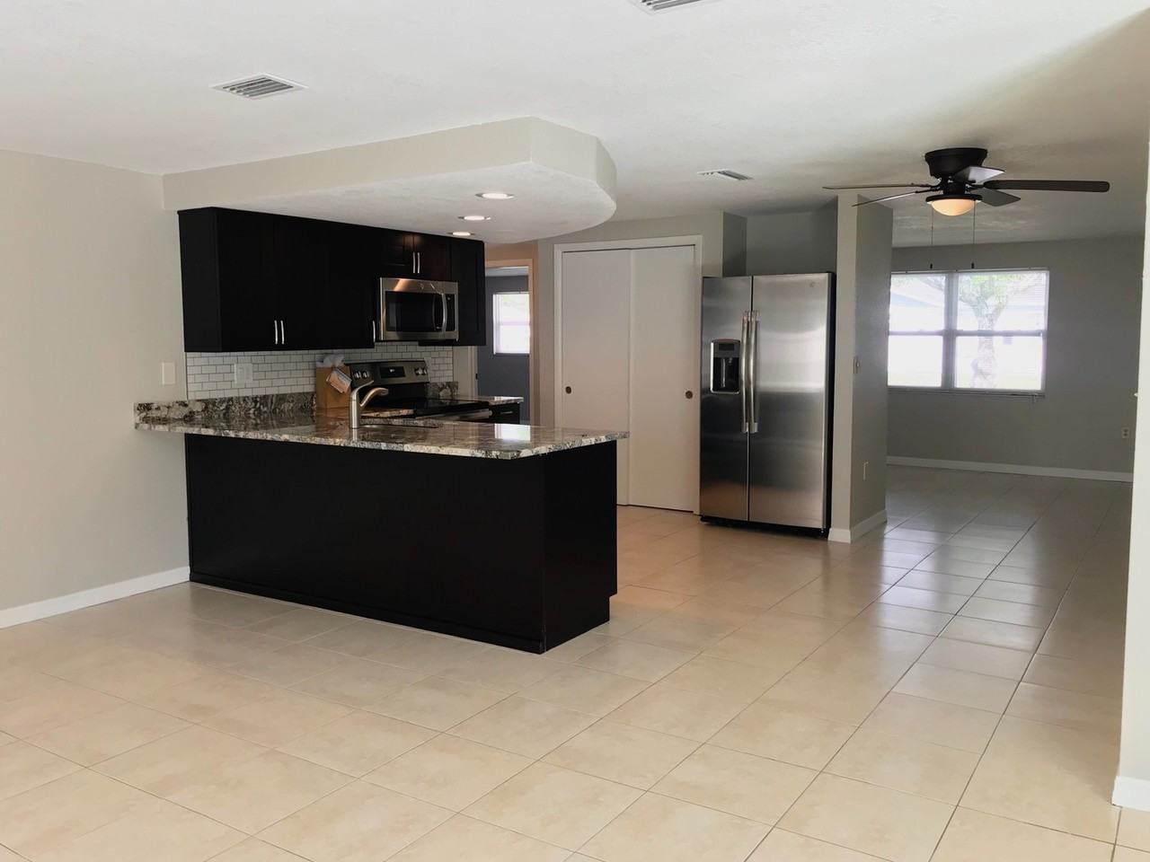 7647 Heather St - Photo 3 of 17