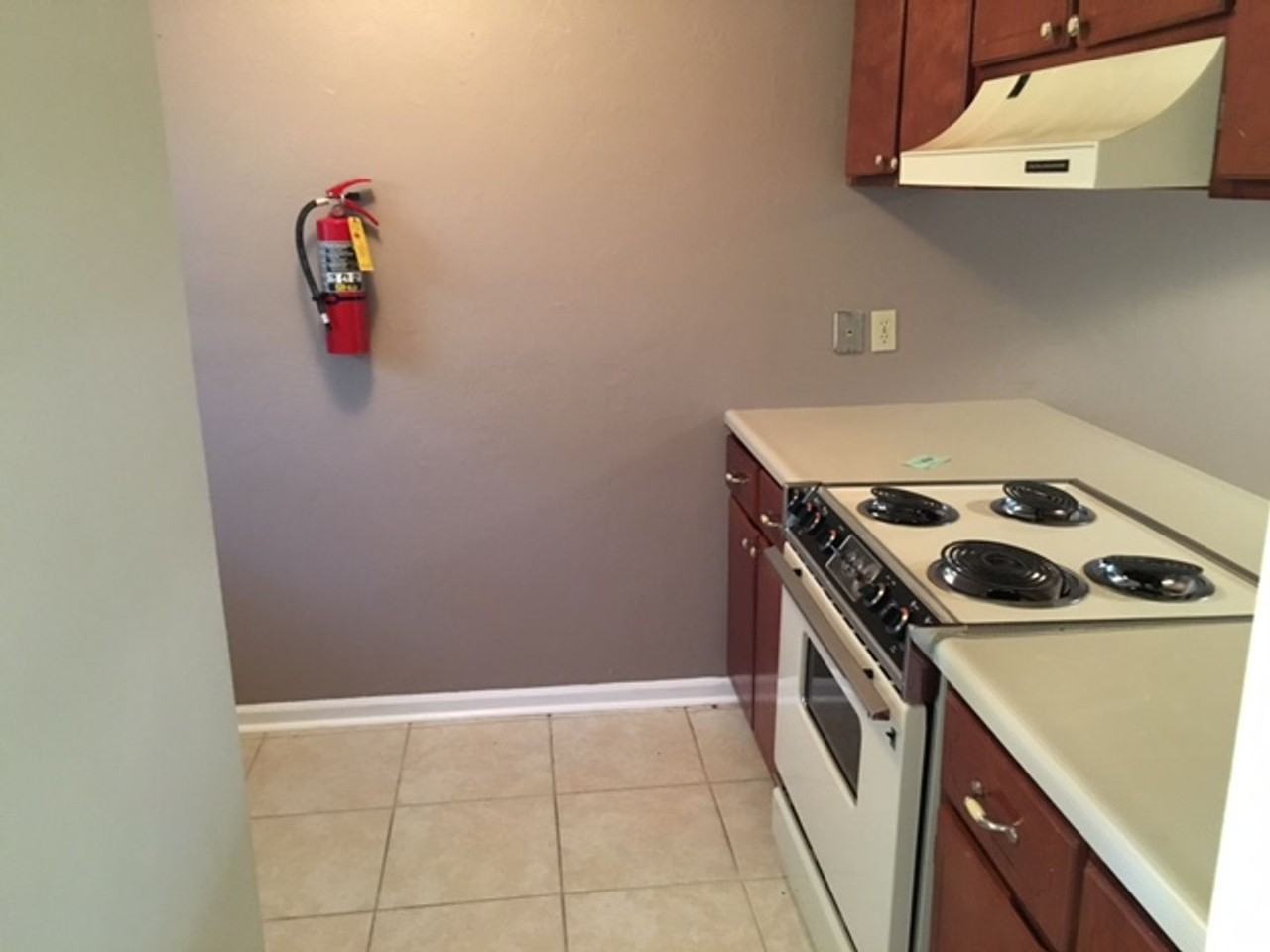 2318 Sylvan Ct - Photo 3 of 6