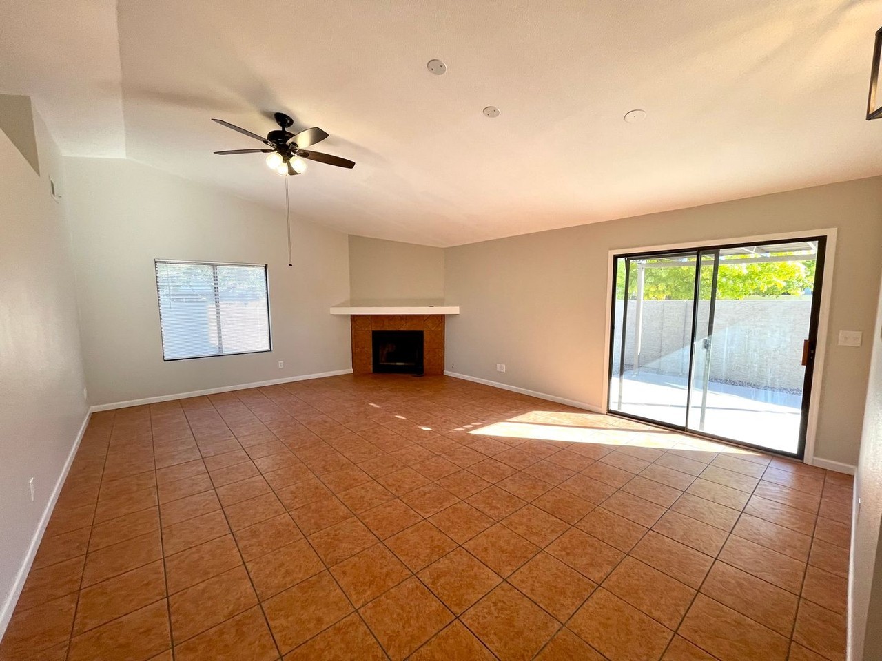 1719 Motor Ave - Photo 5 of 31