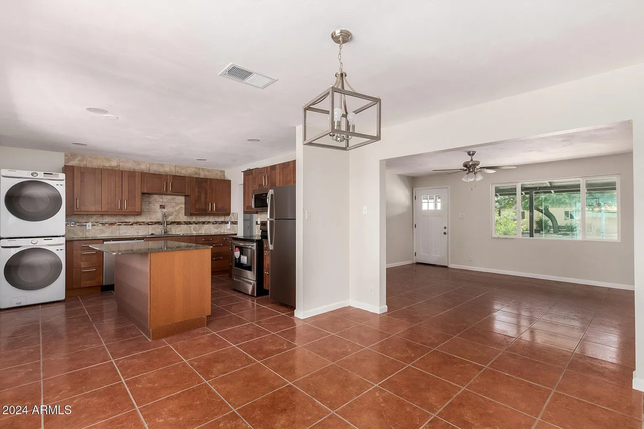 1807 S Shafer Dr - Photo 3 of 7