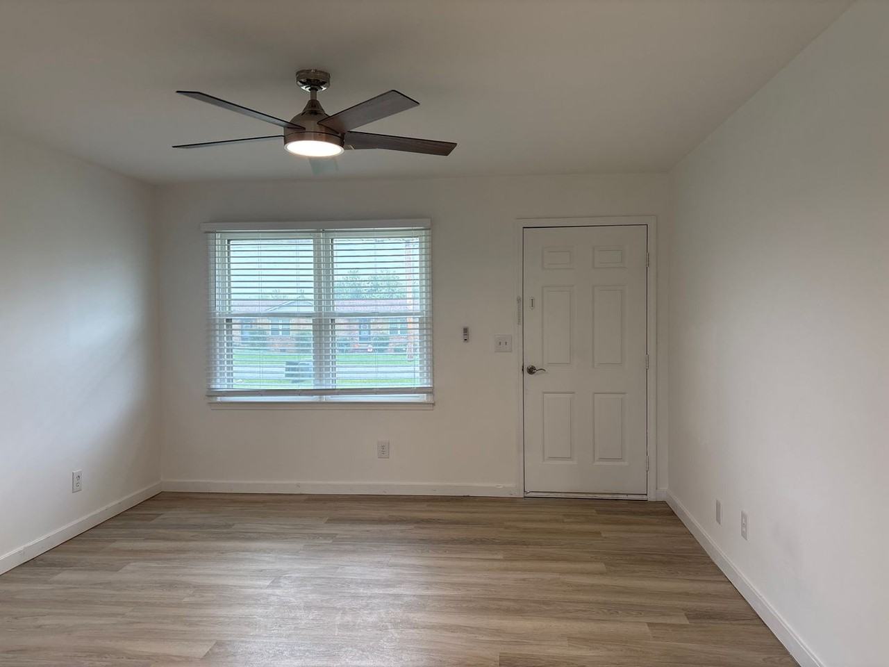 207 Couch St - Photo 3 of 13